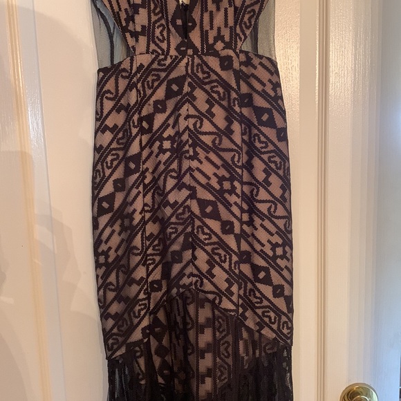 Black and nude lace dress - Picture 3 of 7